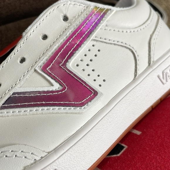 Vans woman’s Lowland true white rainbow iridescent logo comfy Cush - Picture 8 of 11